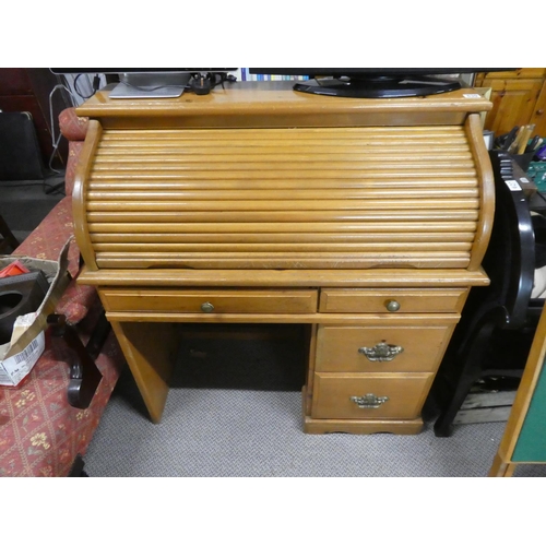 639 - A rolltop desk.