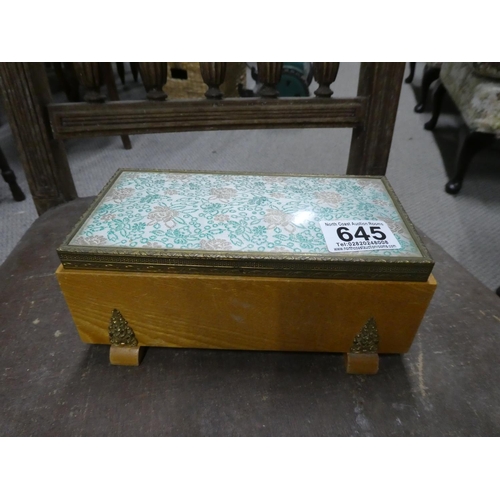 645 - A vintage jewellery box.