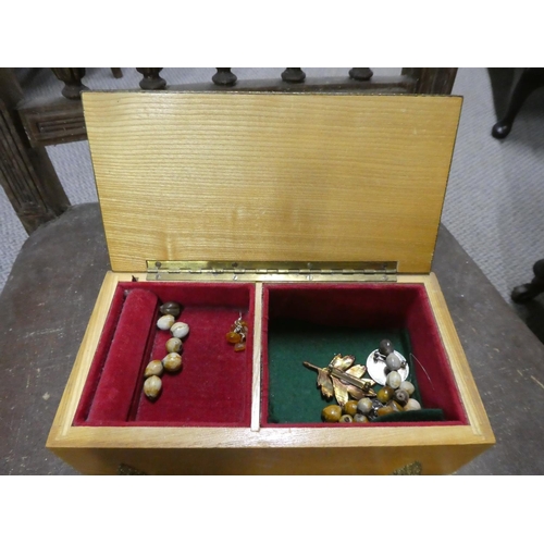 645 - A vintage jewellery box.