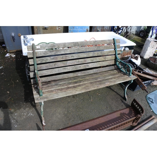 980 - A garden bench with cast iron ends.