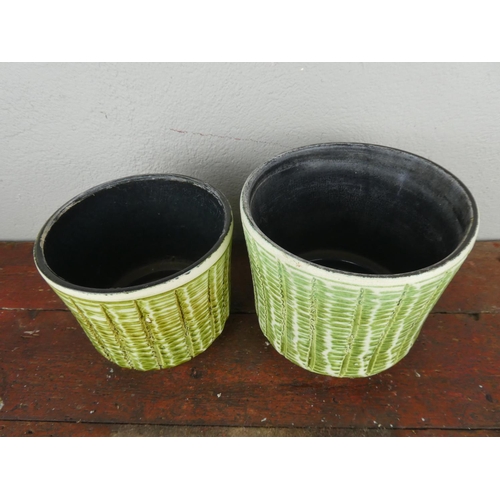 104 - A set of vintage ceramic flower pots.