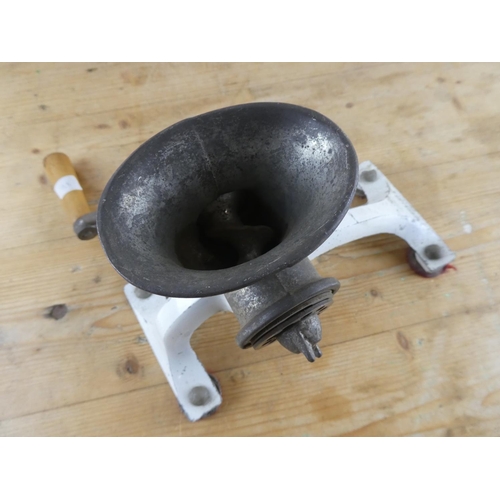 121 - A vintage Spong & Co '301' worktop mincer/grinder.