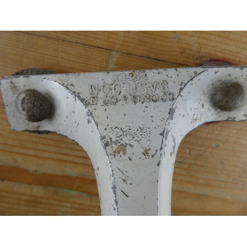 121 - A vintage Spong & Co '301' worktop mincer/grinder.