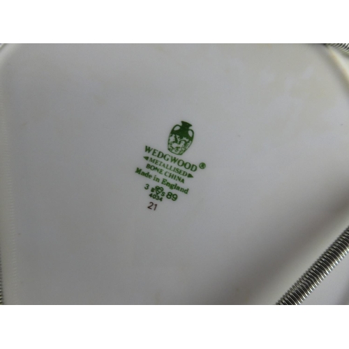 191 - A collection of cabinet plates.