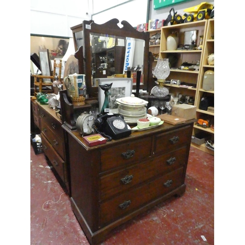 291 - A stunning antique mahogany dressing table.