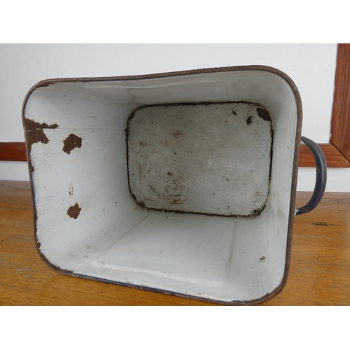 82 - A vintage enamel bread bin. (lacking lid)