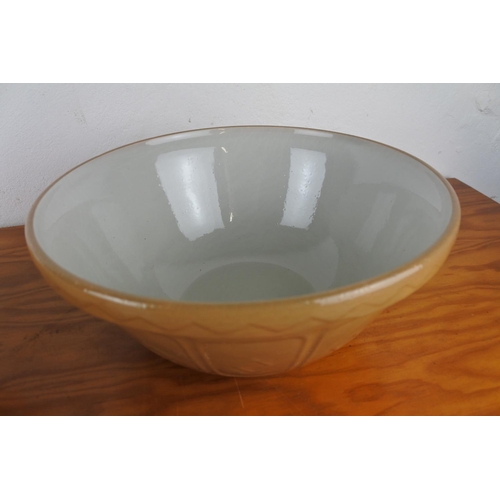 112 - Two Mason Cash baking bowls, measuring 26cm and 30cm wide.