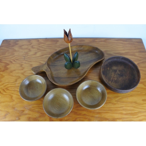 184 - An assorted lot of vintage wooden bowls and a wooden candle holder.