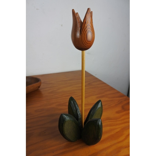 184 - An assorted lot of vintage wooden bowls and a wooden candle holder.