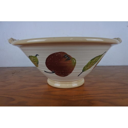 196 - A stunning fruit bowl, measuring 34cm.