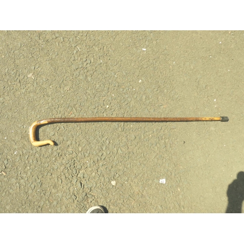 209 - A short shepherds crook, measuring 102cm.