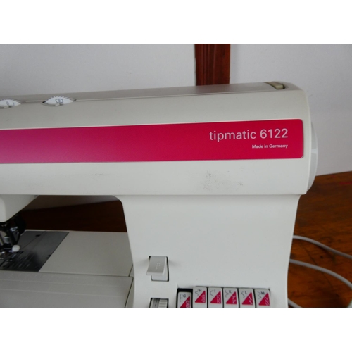 229 - A PFAFF tiptronic sewing machine.