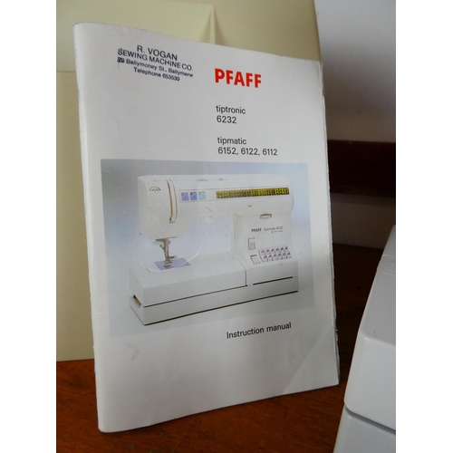 229 - A PFAFF tiptronic sewing machine.