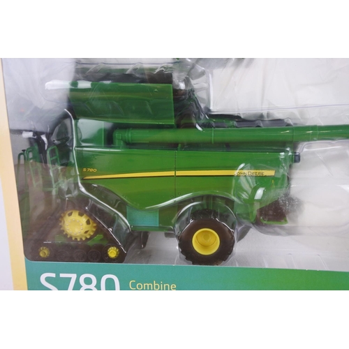 301 - A large boxed John Deere Prestige Collection S780 combine.