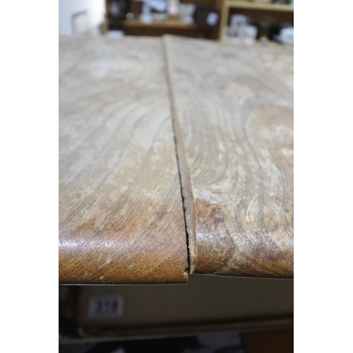 317 - A vintage Ercol extending coffee table for restoration.