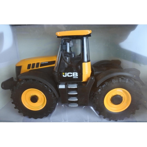 352 - A boxed Britains JCB Fastrac 3230 tractor.