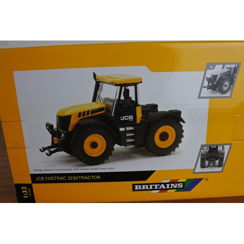 352 - A boxed Britains JCB Fastrac 3230 tractor.