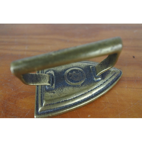 374 - A miniature brass iron stamped England (6cm).