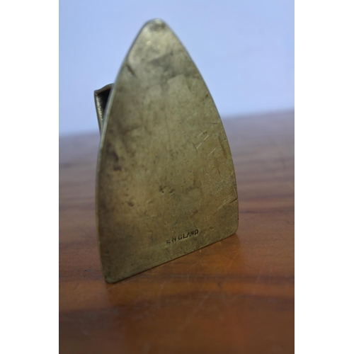 374 - A miniature brass iron stamped England (6cm).