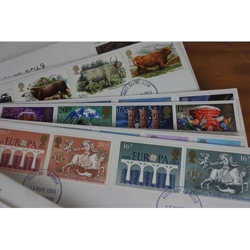 399 - A collection of first day covers.