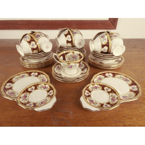 464 - A stunning Royal Albert 'Lady Hamilton' tea set and more.