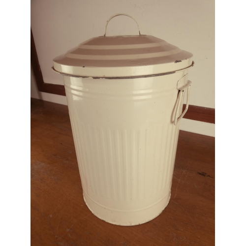 474 - A metal lidded old style bin.