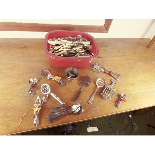 523 - A large assortment of antique and vintage cutlery.