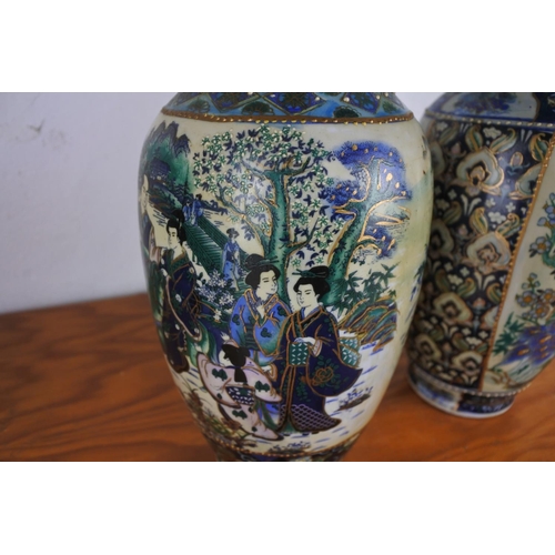 578 - A pair of Chinese vases.