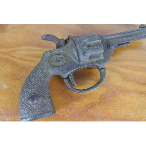 600 - A vintage Mohawk toy gun.