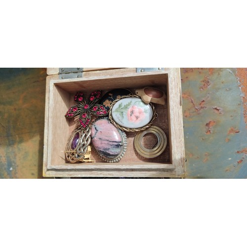 621 - A hand painted cantilever jewellery box and a collection of pin and other brooches.