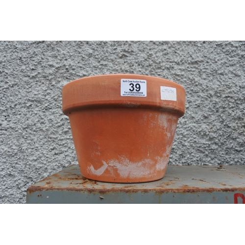 39 - A terracotta planter/flower pot, measuring 16.5cm in height