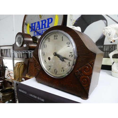 28 - A vintage oak cased mantle clock.
