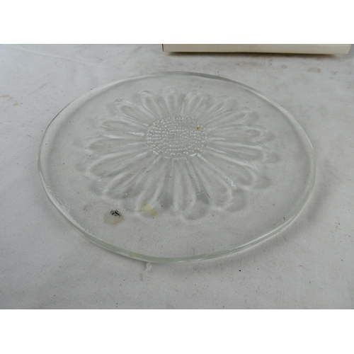 576 - A vintage Dartington Daisy glass dish in original box.