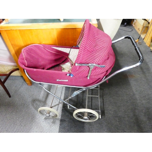 579 - A vintage dolls pram.