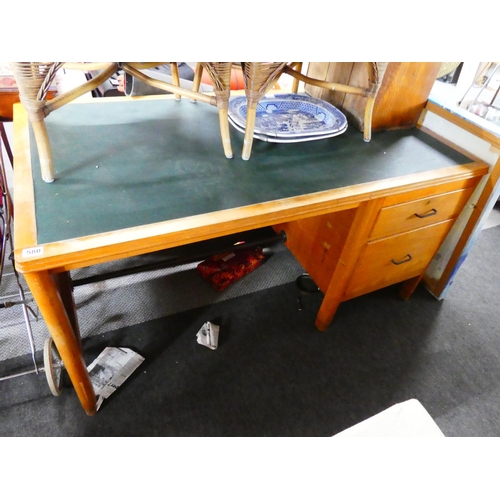 580 - A large vintage office desk.