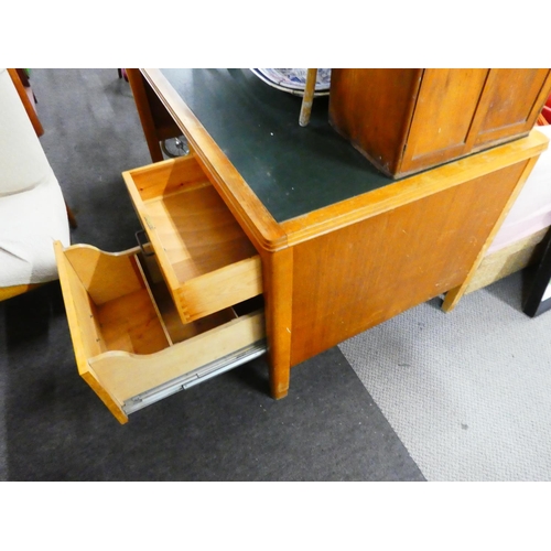 580 - A large vintage office desk.