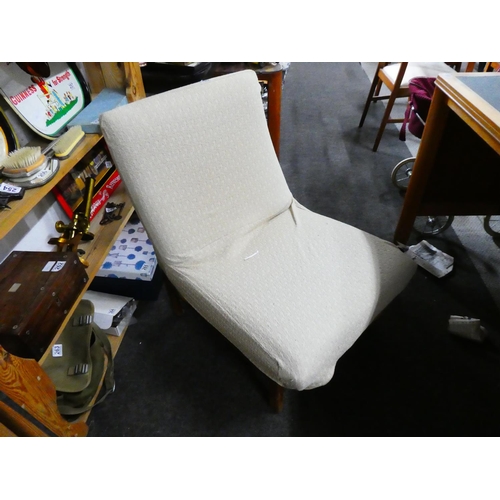 581 - A vintage bedroom chair.