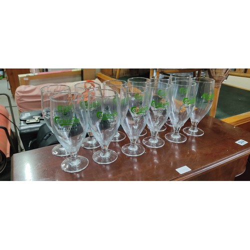 585 - 12 Carlsberg pint glasses.