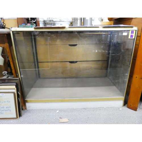 113 - A vintage shop display cabinet, measuring 47