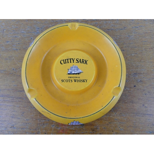 129 - A vintage ceramic Cutty Sark Scots Whisky ashtray.