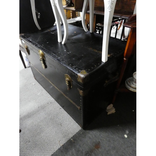 199 - A large stunning leather and brass steamer trunk, measuring 36