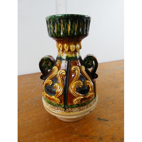 201 - A stunning Italian pottery vase.