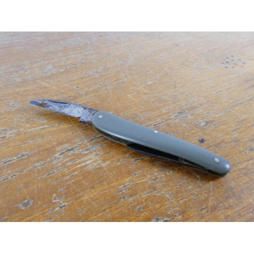 342 - A vintage James Barber - Era penknife.