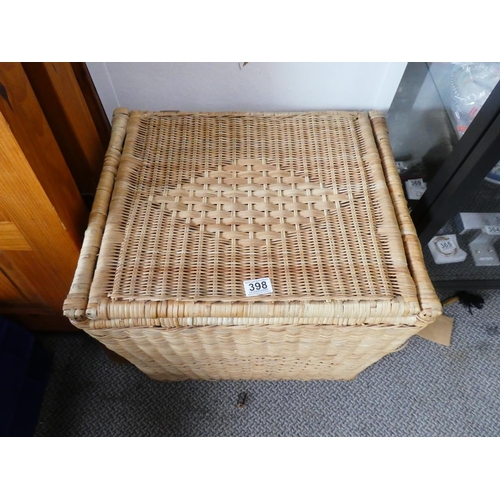 398 - A large linen/storage basket, measuring 21