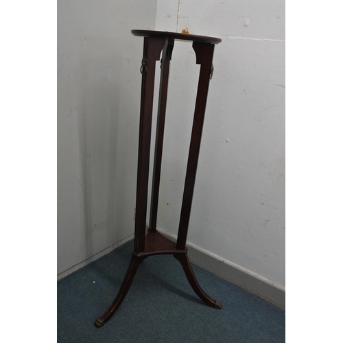 572 - A stunning mahogany and inlay plant stand with claw feet, measuring 40