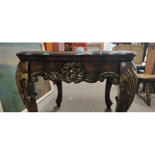 72 - A stunning mahogany occasional table with carved detail and a marble effect top, measuring 26