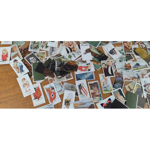 317 - A collection of vintage cigarette cards.