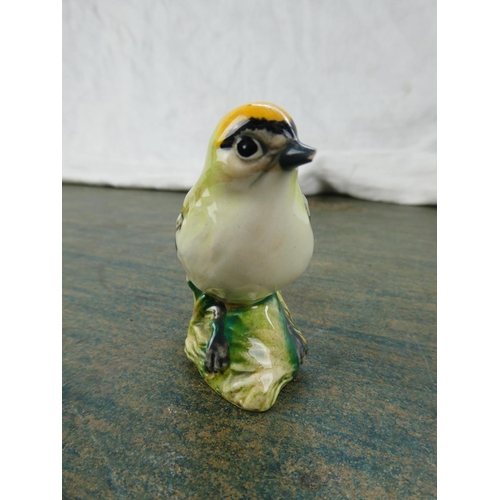 101 - A Beswick Goldcrest bird ornament and a Royal Worcester Robin ornament.