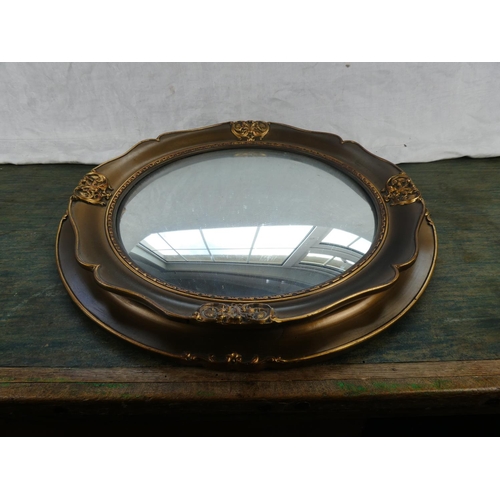 121 - A circular framed 'butlers' wall mirror.