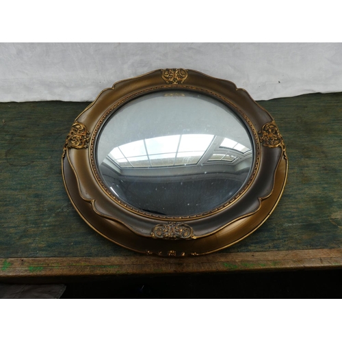 121 - A circular framed 'butlers' wall mirror.